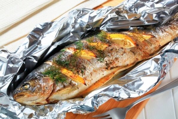 夕食に魚のホイル焼きでマギーダイエットに従ってください